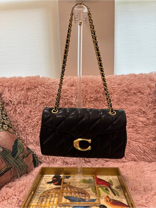 Coach Handbags - Coach Black Quilted Tabby 26 w/ Gold Chain Strap EUC